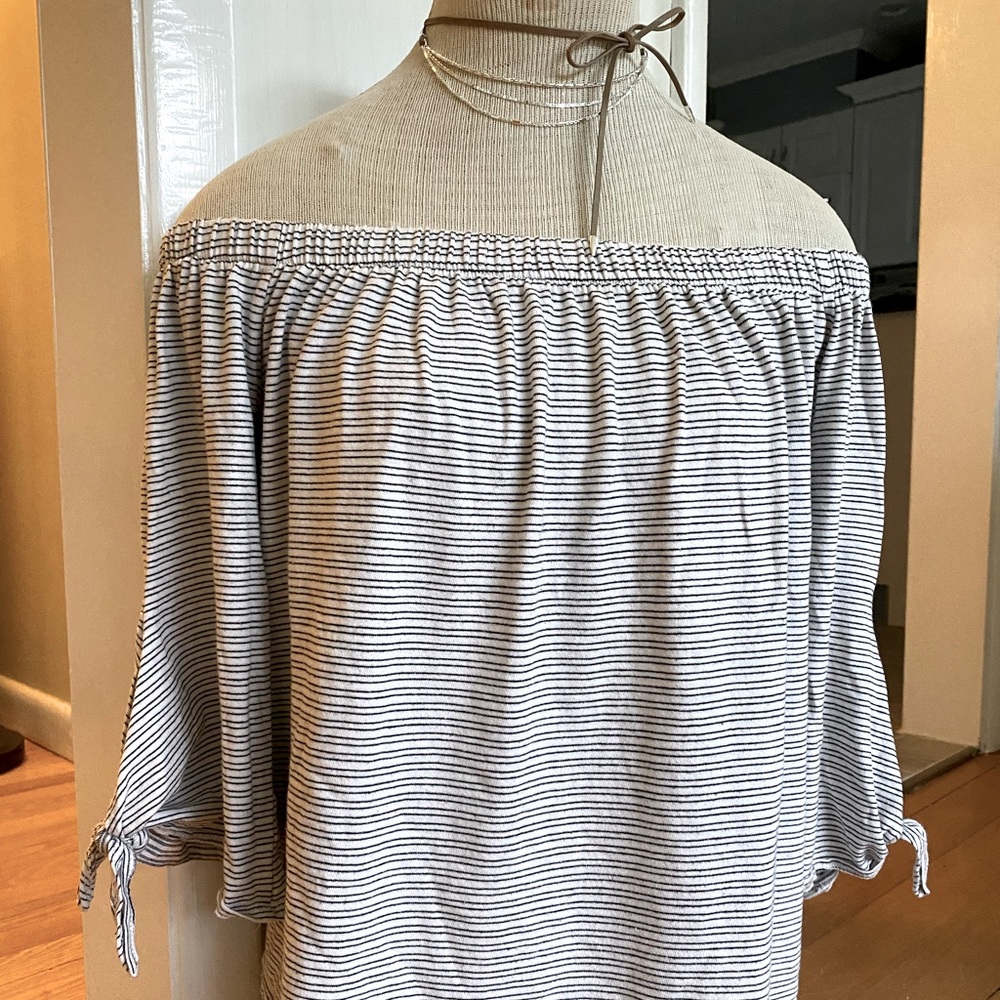 Off-the-shoulder shirt with bell sleeves
